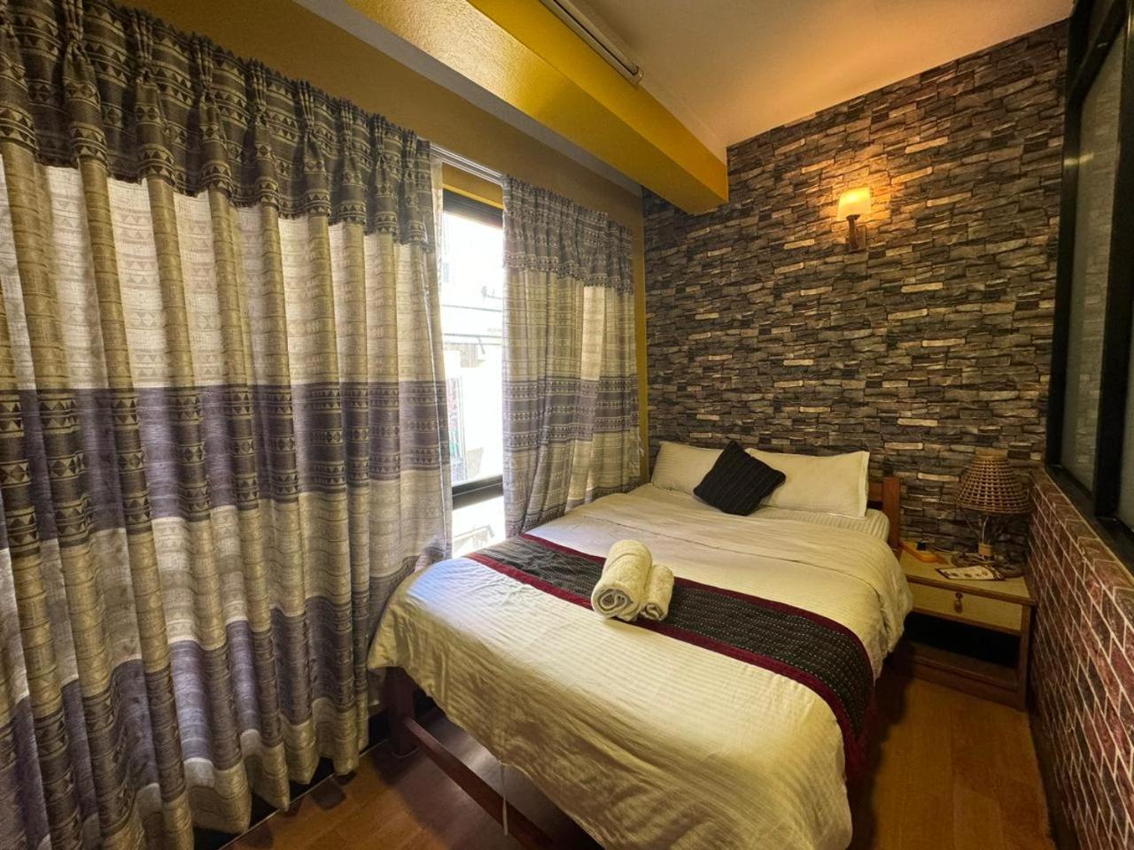 Looniva Guest House Lalitpur Bilik gambar